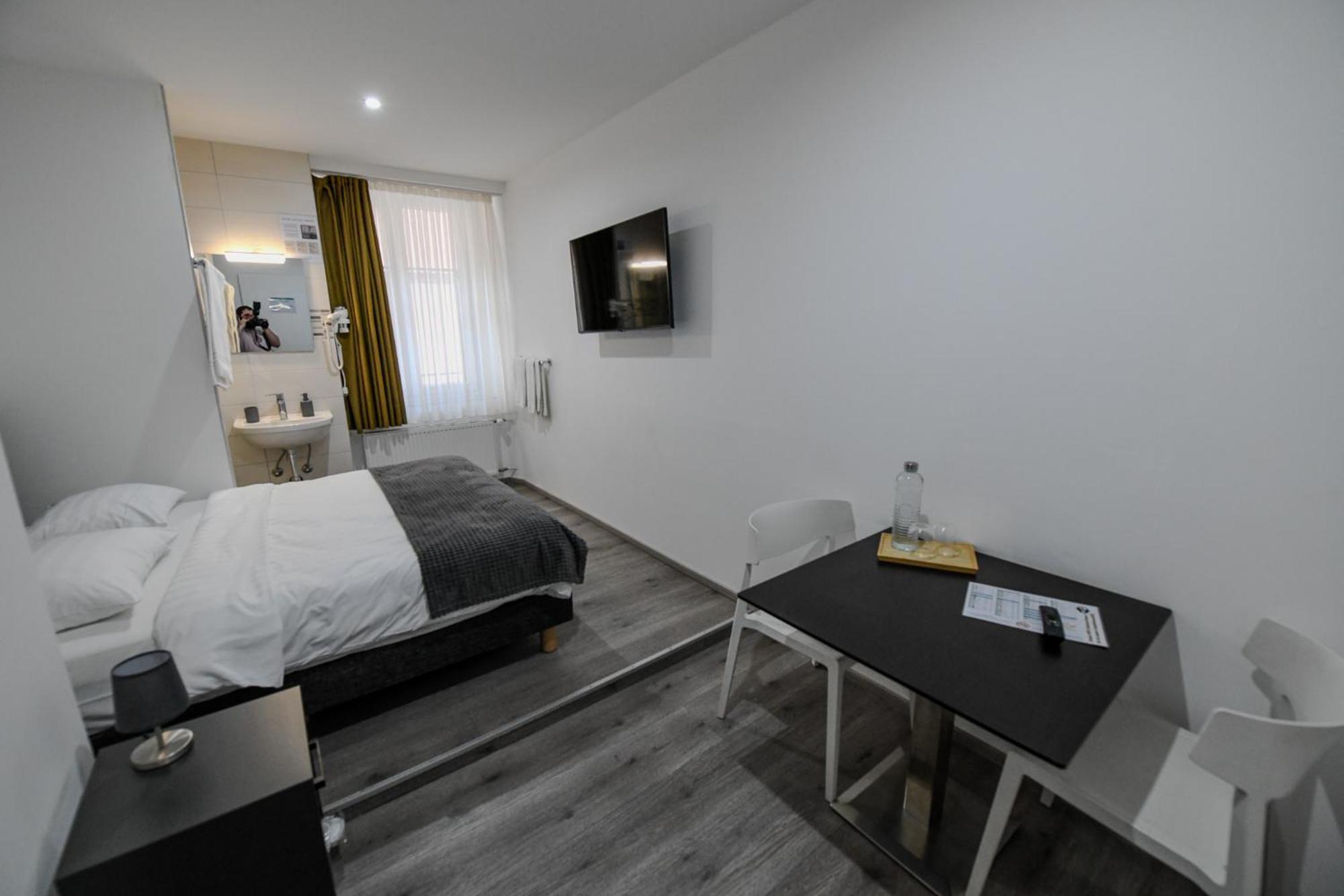 Hotel De France La Chaux De Fonds Szoba fotó